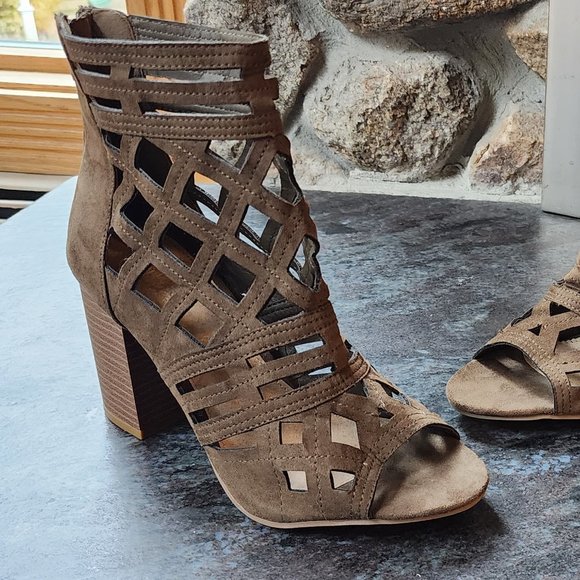 NWOT Charlotte Russe Brown Caged Peep Toe Block Heels Size 8 - Picture 2 of 15